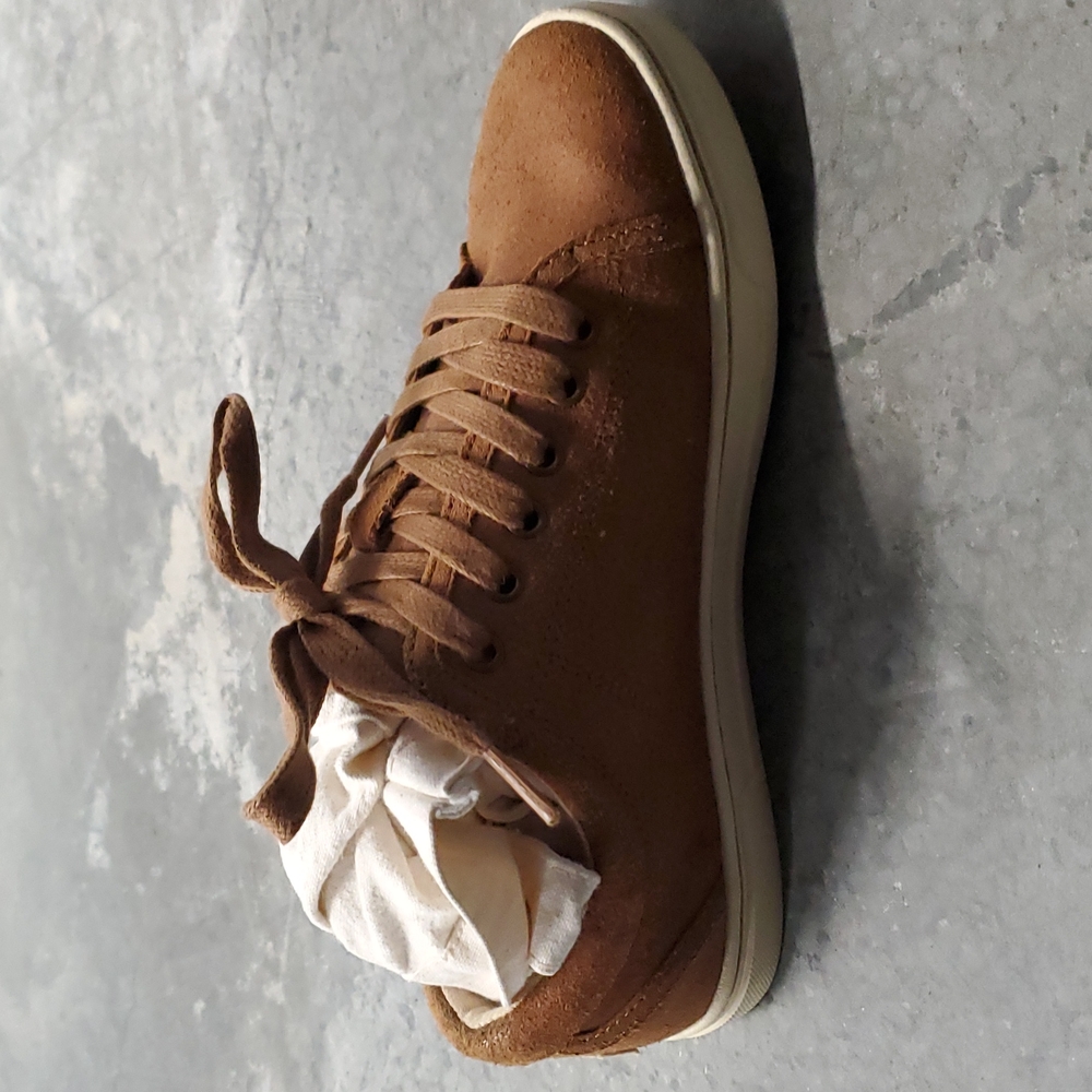 UGGS - Picture 2 of 7